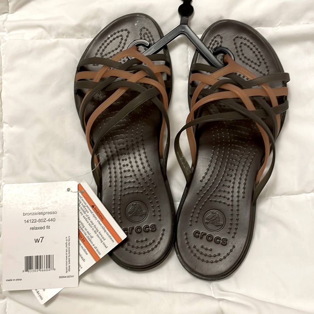 RARE SOLD OUT NWT CROCS HUARACHE WOMENS 7 BRONZE ESPRESSO SANDALS FLIP FLOPS